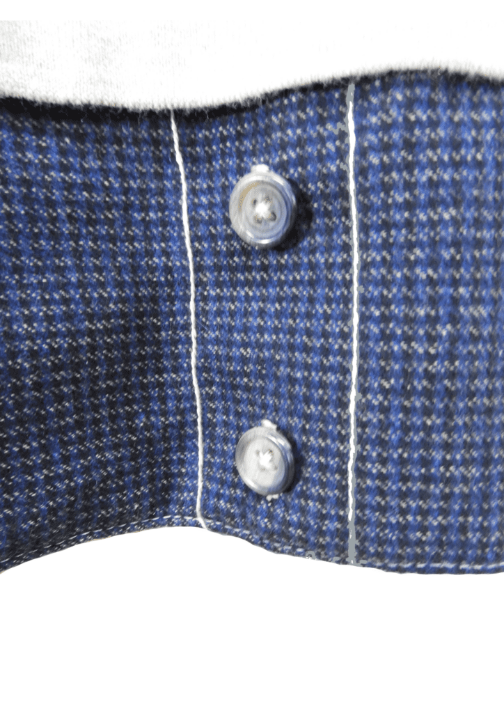 Bas de manche de pull créé à partir d'un mix de pull et de chemise de seconde main